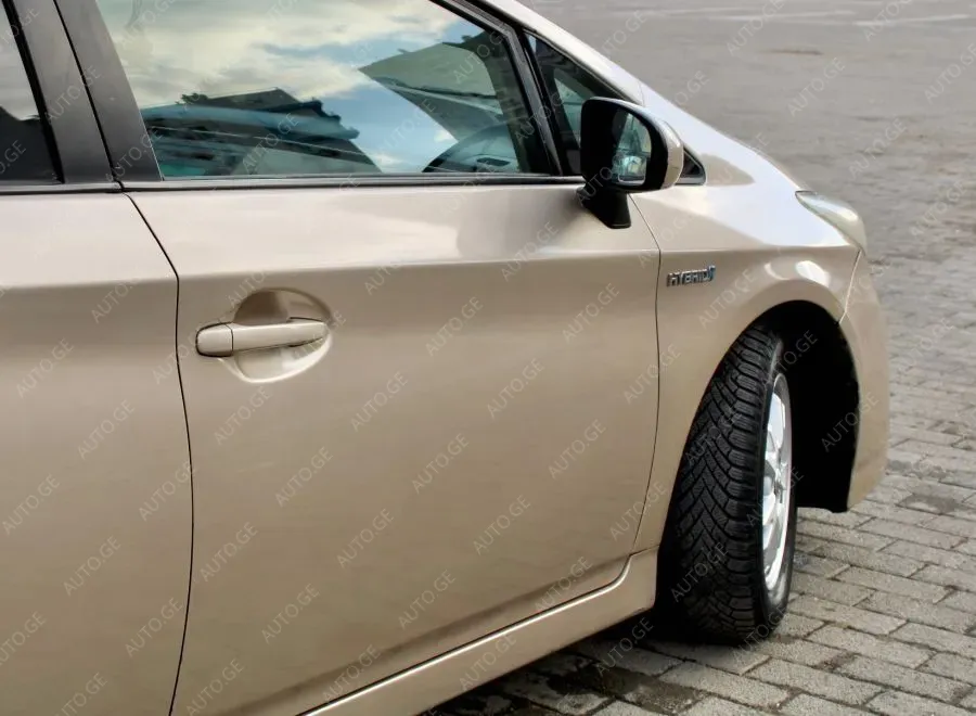 Toyota Prius 2010 — photo 2