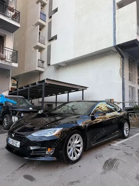 Tesla Model S 2019 — photo 2