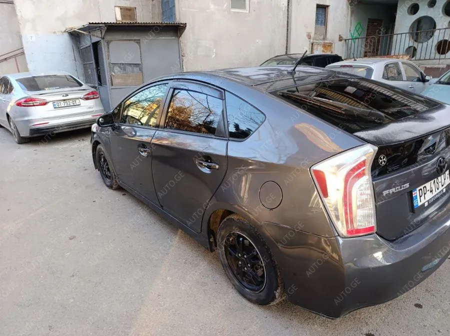 Toyota Prius 2012 — photo 2