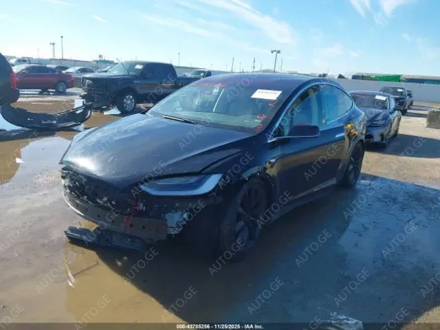 Tesla Model X 2017 — photo 2