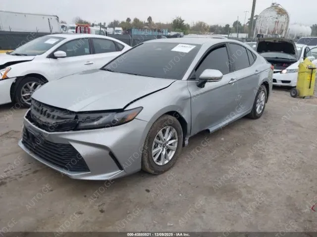 Toyota Camry 2025 — photo 2