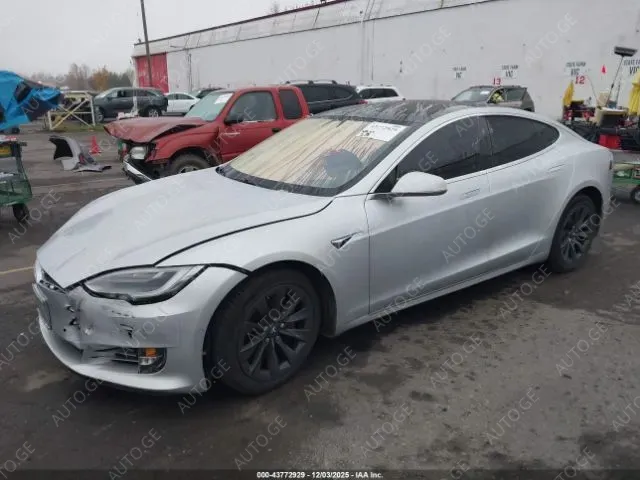 Tesla Model S 2018 — photo 2