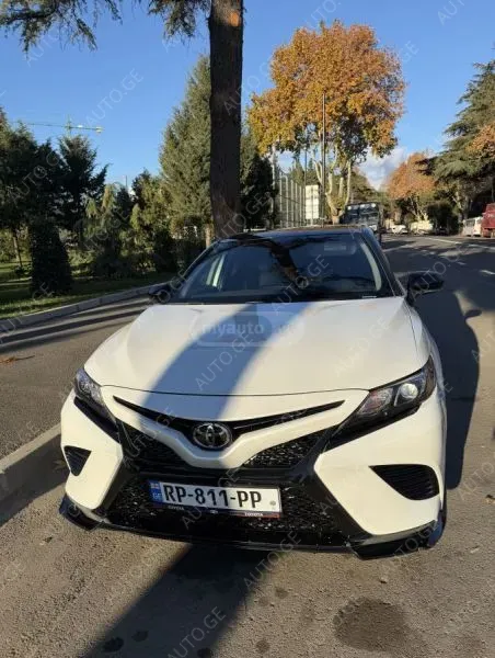 Toyota Camry 2024 — photo 2