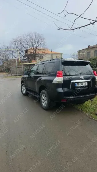 Toyota Prado 2012 — photo 2
