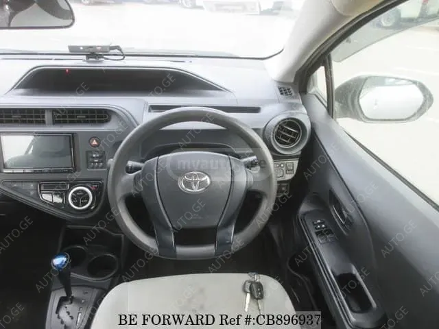 Toyota Aqua 2021 — photo 2