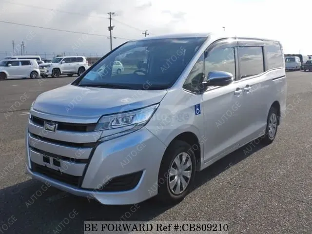 Toyota Noah 2021 — photo 2