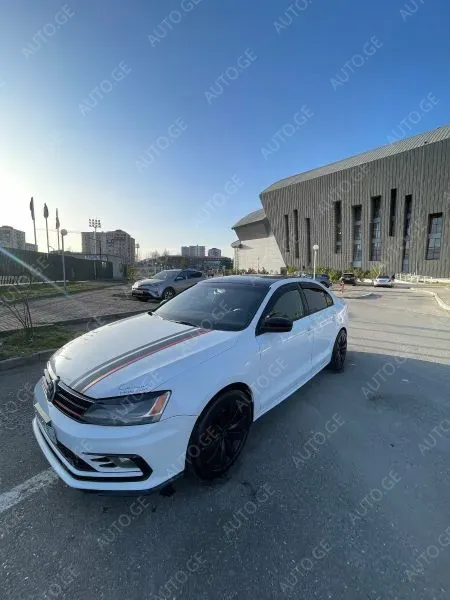 Volkswagen Jetta 2016 — photo 2