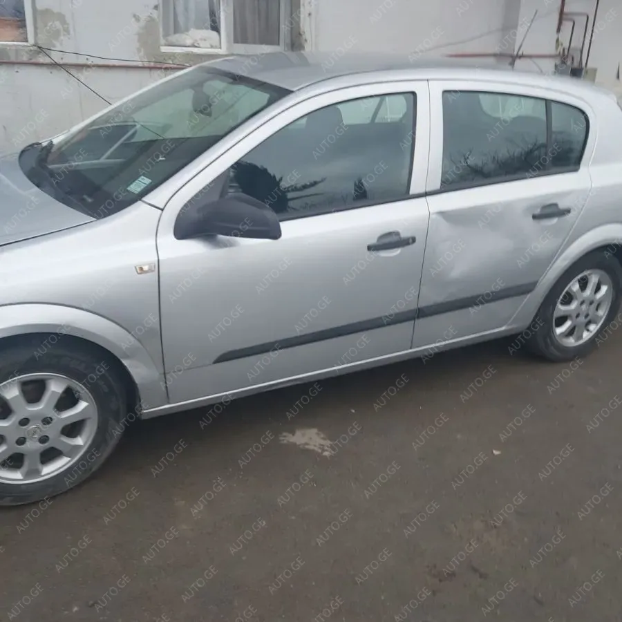 Opel Astra 2004 — photo 2