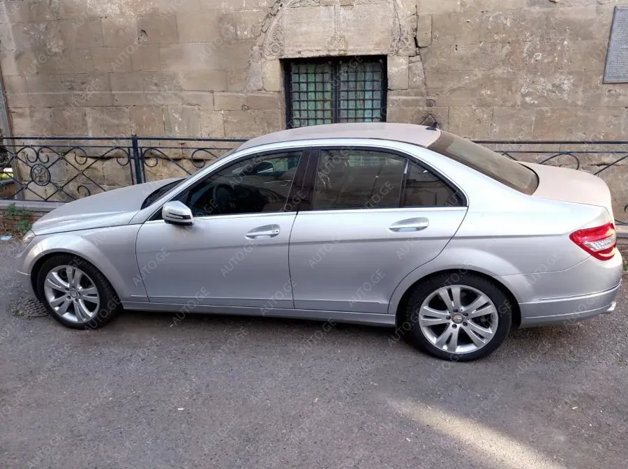 Mercedes-Benz C-300-Merc 2010 — photo 2