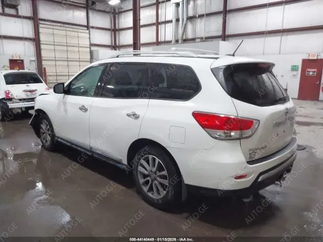 Nissan Pathfinder 2016 — photo 2