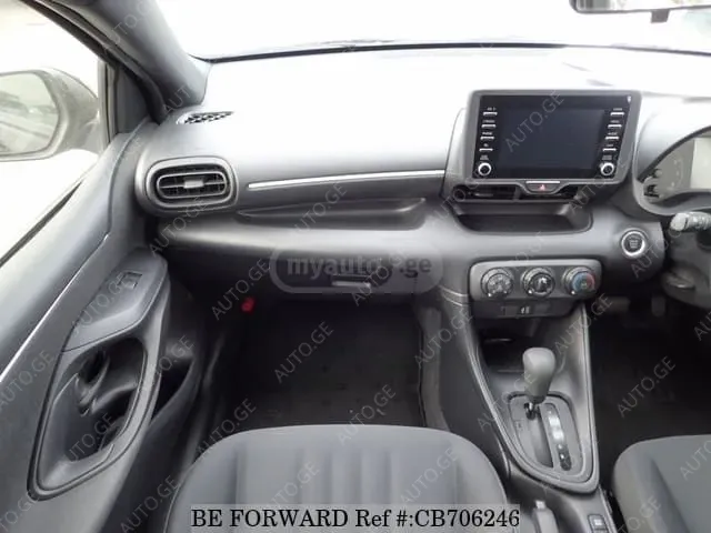 Toyota Yaris 2022 — photo 2