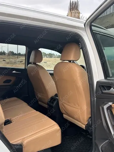 Volkswagen Tiguan 2022 — photo 2