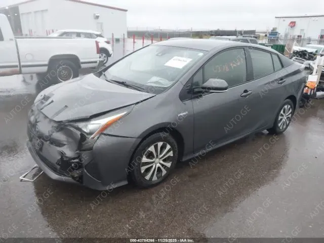 Toyota Prius C 2018 — photo 2