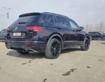Volkswagen Tiguan 2021 — photo 2