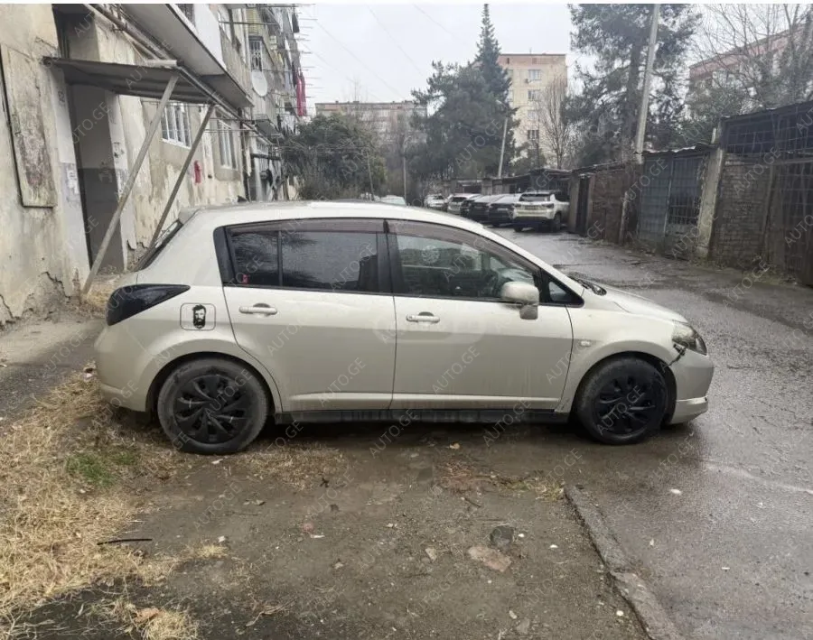Nissan Tiida 2005 — photo 2