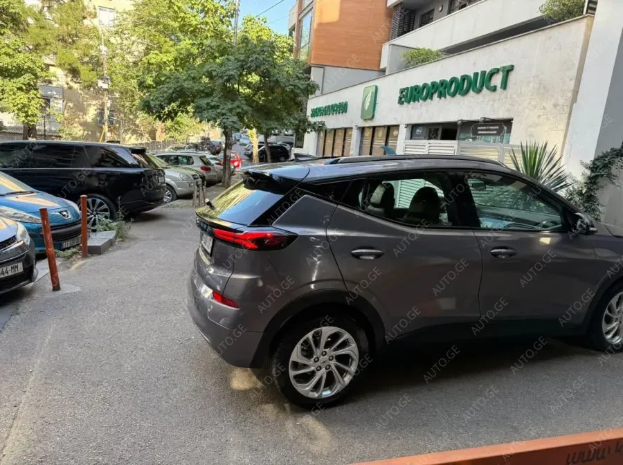 Chevrolet Bolt EUV 2023 — photo 2