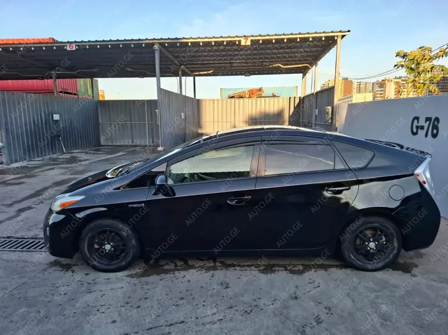 Toyota Prius 2014 — photo 2