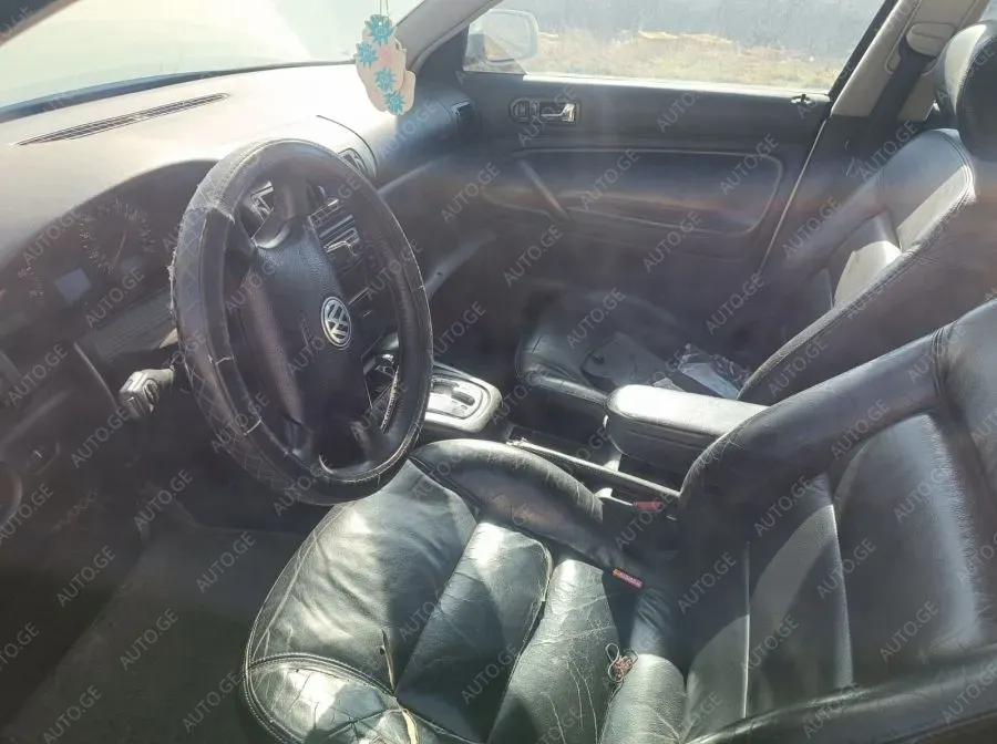 Volkswagen New-Passat 2001 — photo 2