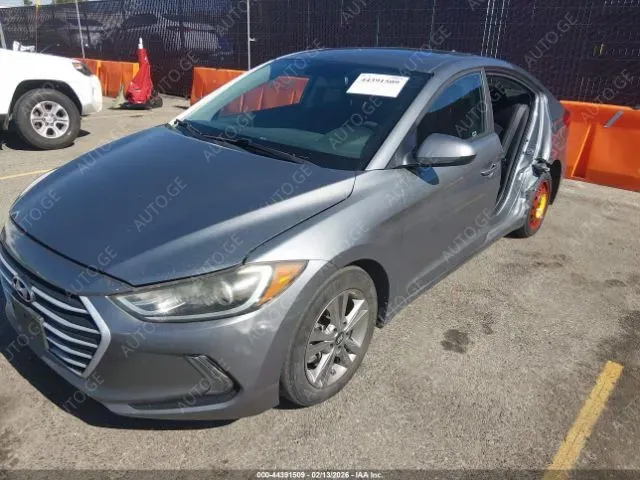 Hyundai Elantra 2017 — photo 2