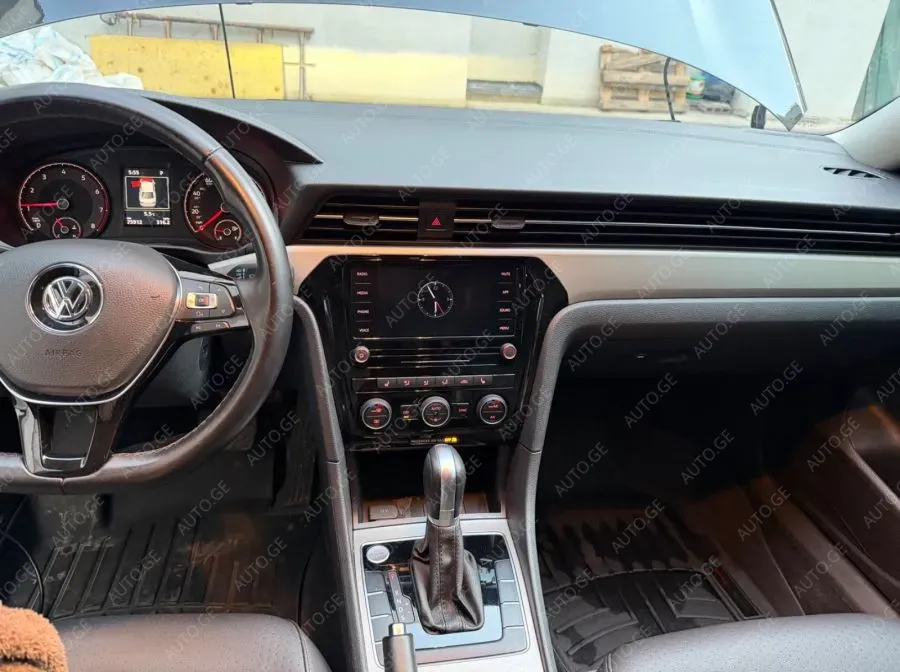 Volkswagen Passat 2020 — photo 2