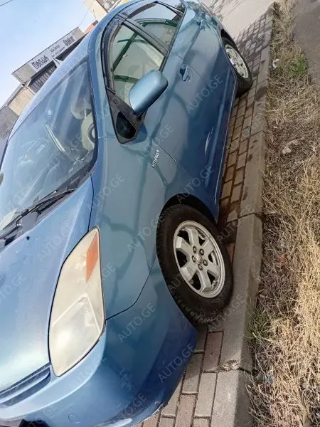 Toyota Prius V 2005 — photo 2