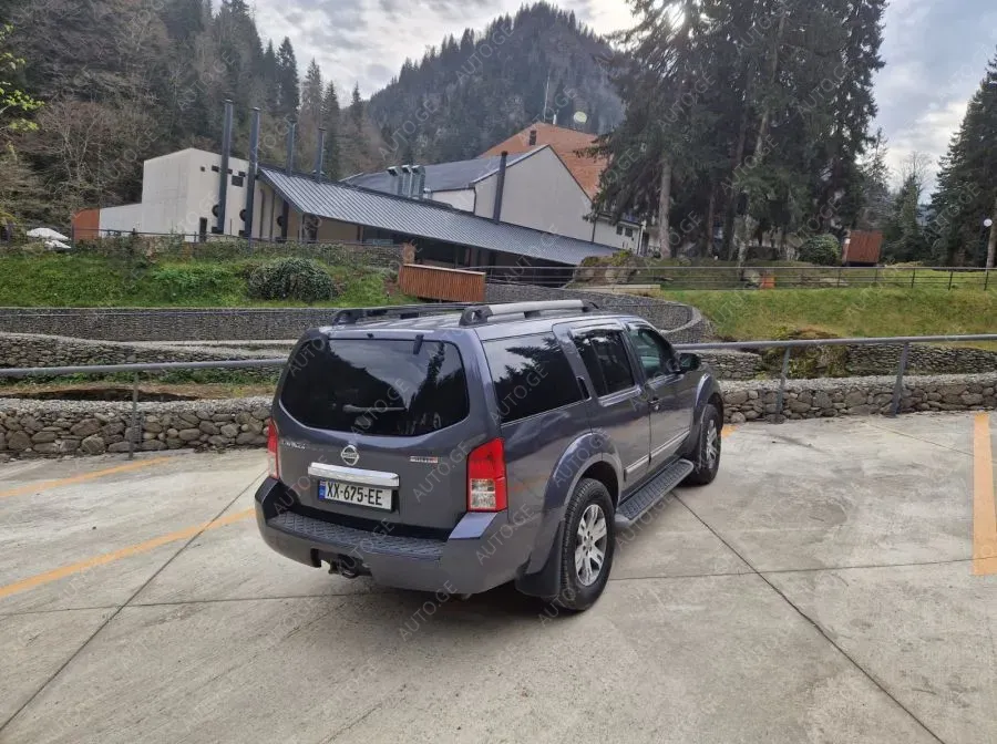 Nissan Pathfinder 2011 — photo 2