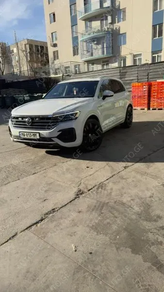 Volkswagen Touareg 2019 — photo 2