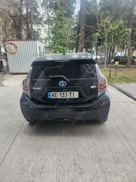 Toyota Prius C 2012 — photo 2