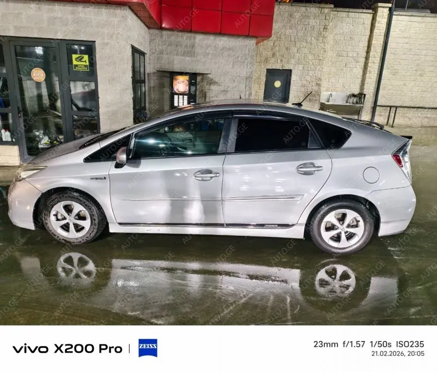 Toyota Prius 2012 — photo 2