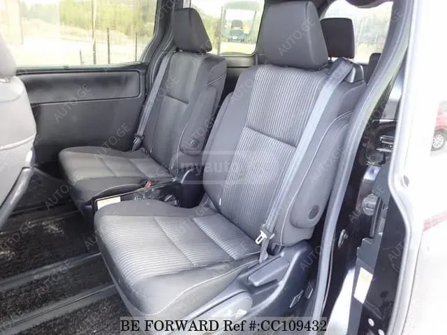 Toyota Voxy 2020 — photo 2