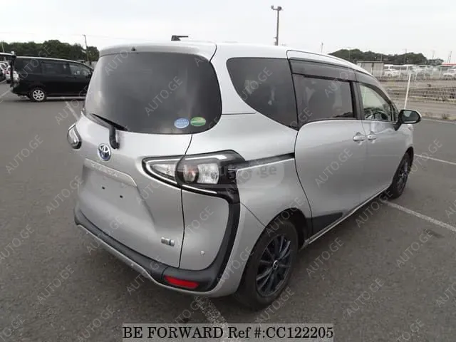 Toyota Sienta 2021 — photo 2