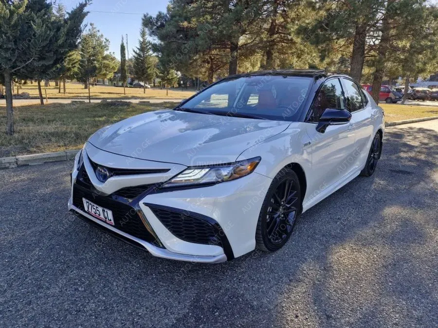 Toyota Camry 2021 — photo 2