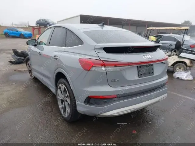 Audi Q4 e-tron 2022 — photo 2