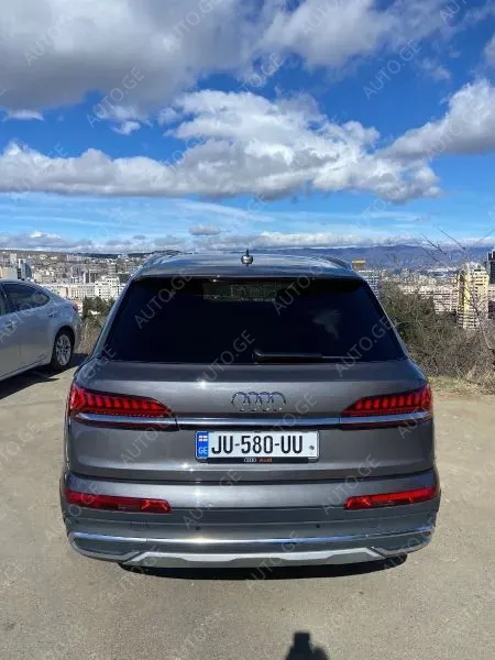 Audi Q7 2021 — photo 2