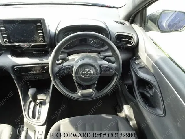 Toyota Yaris 2022 — photo 2