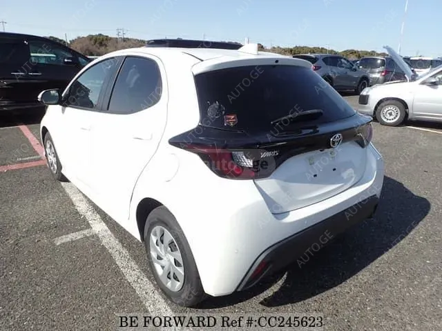 Toyota Yaris 2021 — photo 2