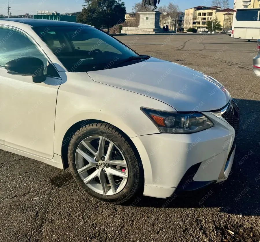 Lexus Ct-200H 2014 — photo 2
