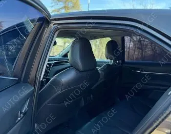 Toyota Camry 2018 — photo 2