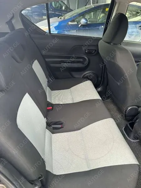 Toyota Aqua 2013 — photo 2