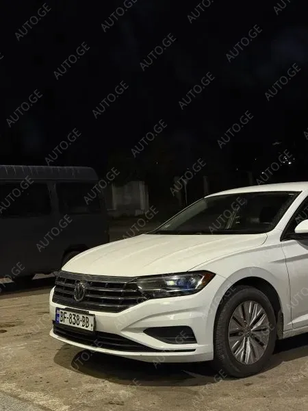 Volkswagen Jetta 2018 — photo 2