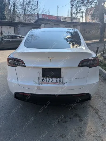 Tesla Model Y 2021 — photo 2