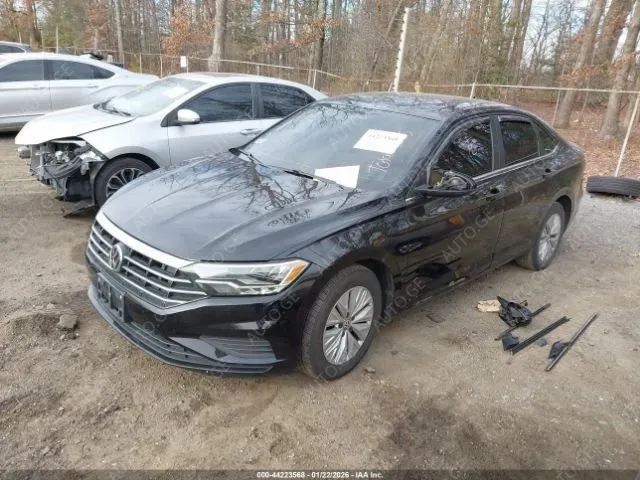 Volkswagen Jetta 2019 — photo 2