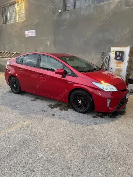 Toyota Prius V 2014 — photo 2