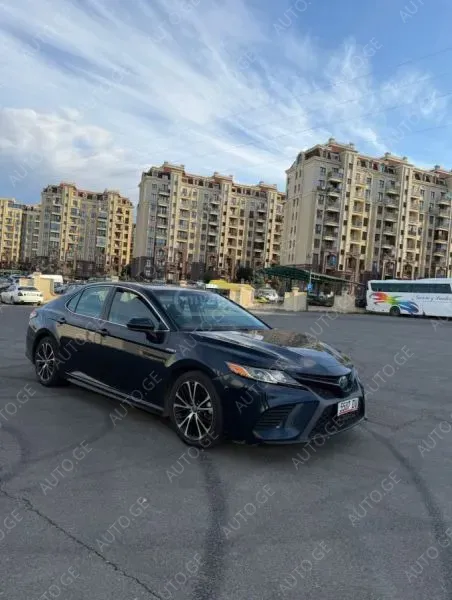 Toyota Camry 2018 — photo 2