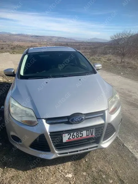 Ford Focus 2014 — photo 2
