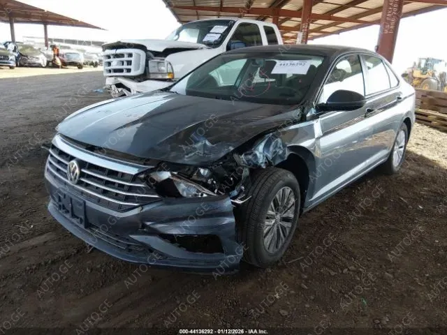 Volkswagen Jetta 2019 — photo 2