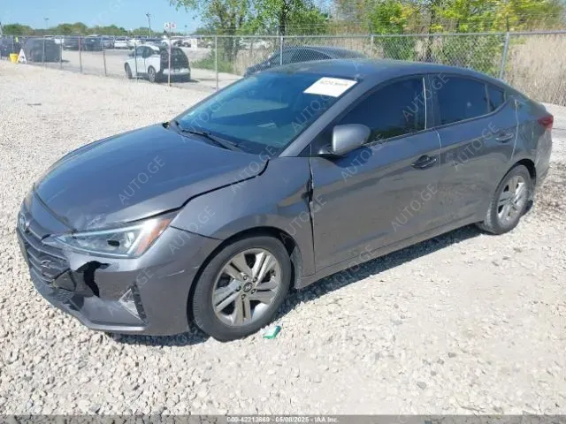 Hyundai Elantra 2019 — photo 2