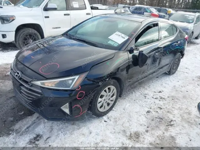 Hyundai Elantra 2019 — photo 2