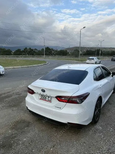 Toyota Camry 2022 — photo 2