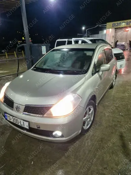 Nissan Tiida 2004 — photo 2